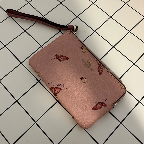 Coach Butterfly Print Wristlet 🦋 - Picture 1 of 4